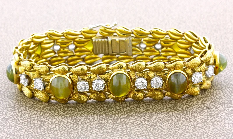 luxury bangles for women-Julius Cohen Cats Eye Chrysoberyl Diamond Gold Bracelet