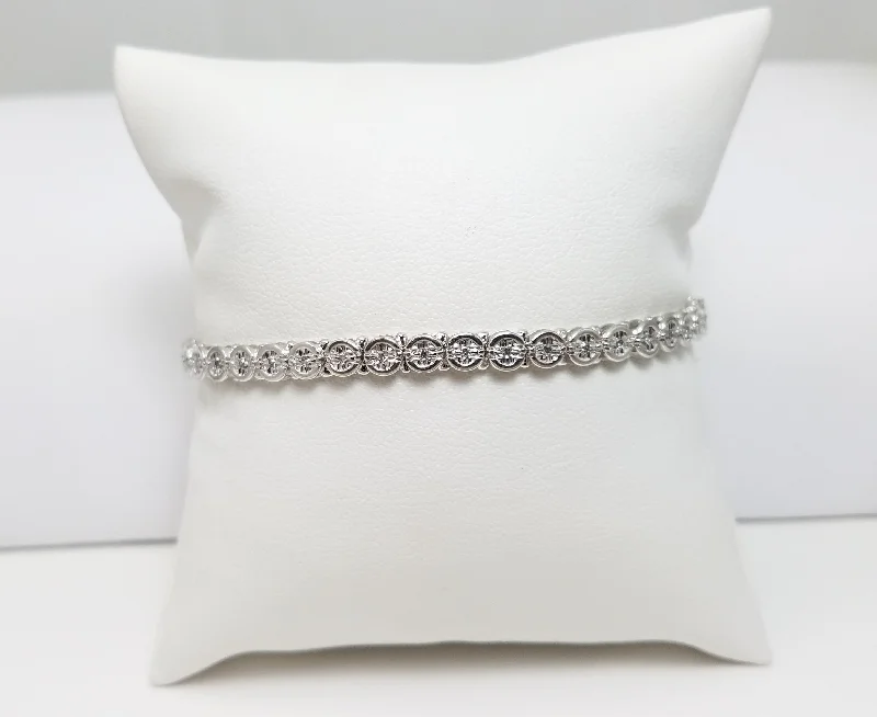 cuff bangles for women-Cute 7" 10k White Gold Natural Diamond Tennis Bracelet